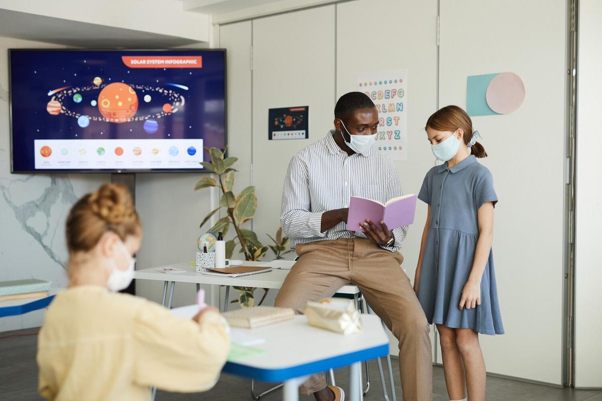 Leveraging IoT for Smarter Learning Environments