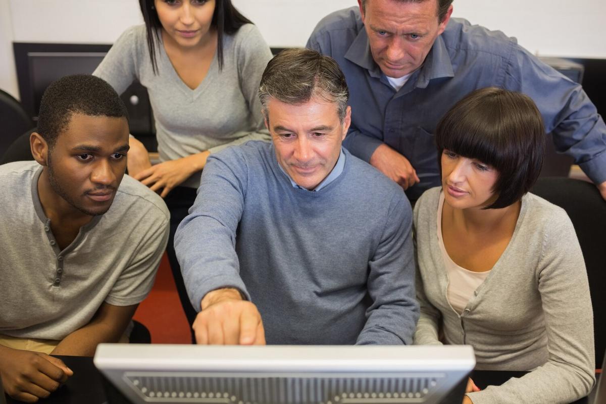 From Chalkboards to Smartboards: The Evolution of Classroom Technology